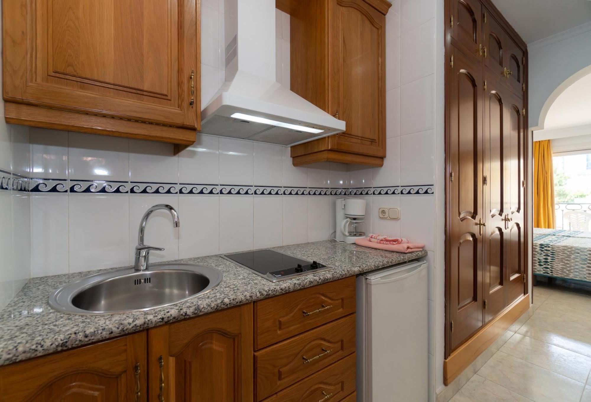 טורמולינוס Apartamentos Leonor Carihuela מראה חיצוני תמונה