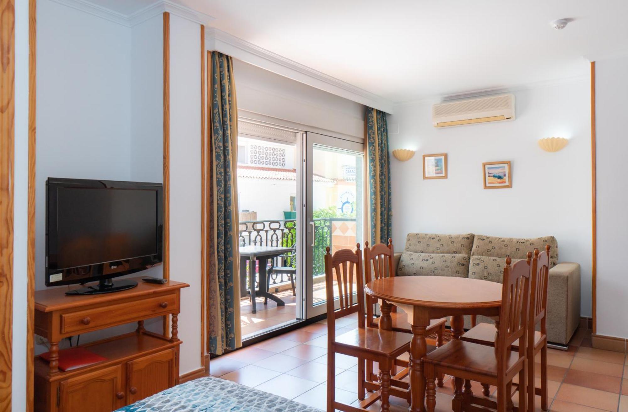 טורמולינוס Apartamentos Leonor Carihuela מראה חיצוני תמונה