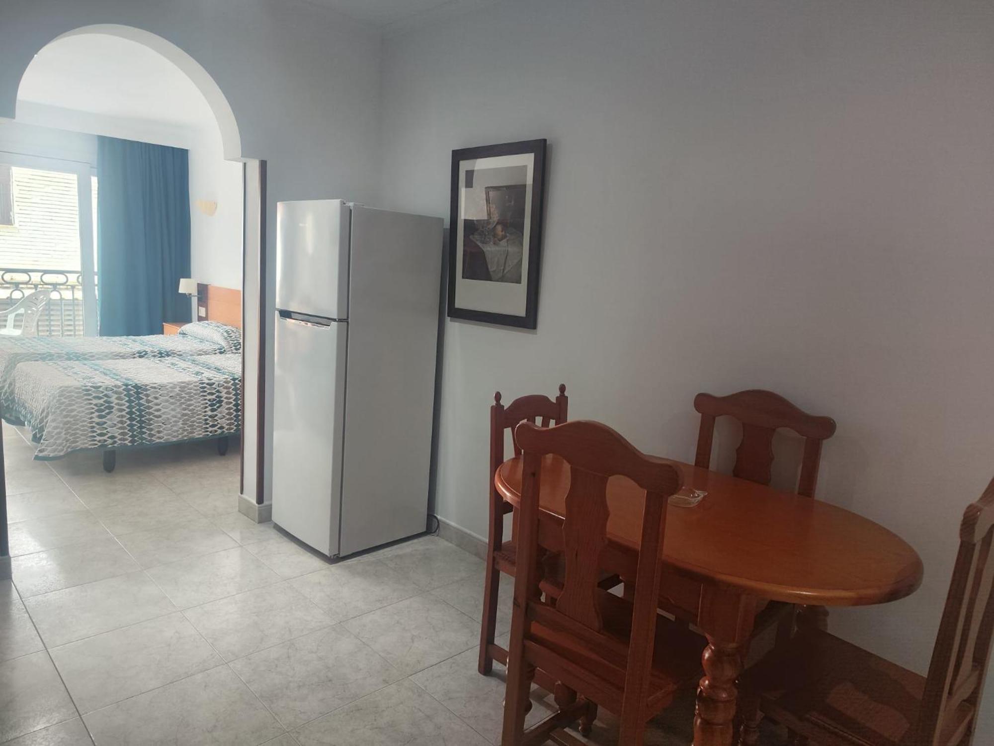 טורמולינוס Apartamentos Leonor Carihuela מראה חיצוני תמונה