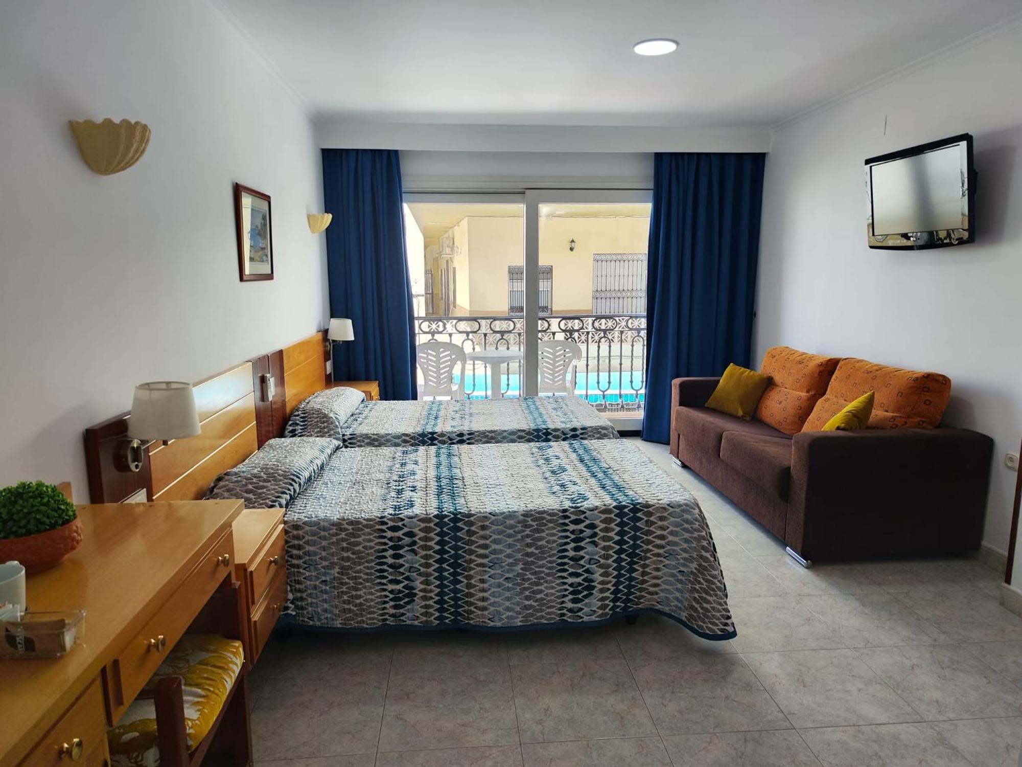 טורמולינוס Apartamentos Leonor Carihuela מראה חיצוני תמונה