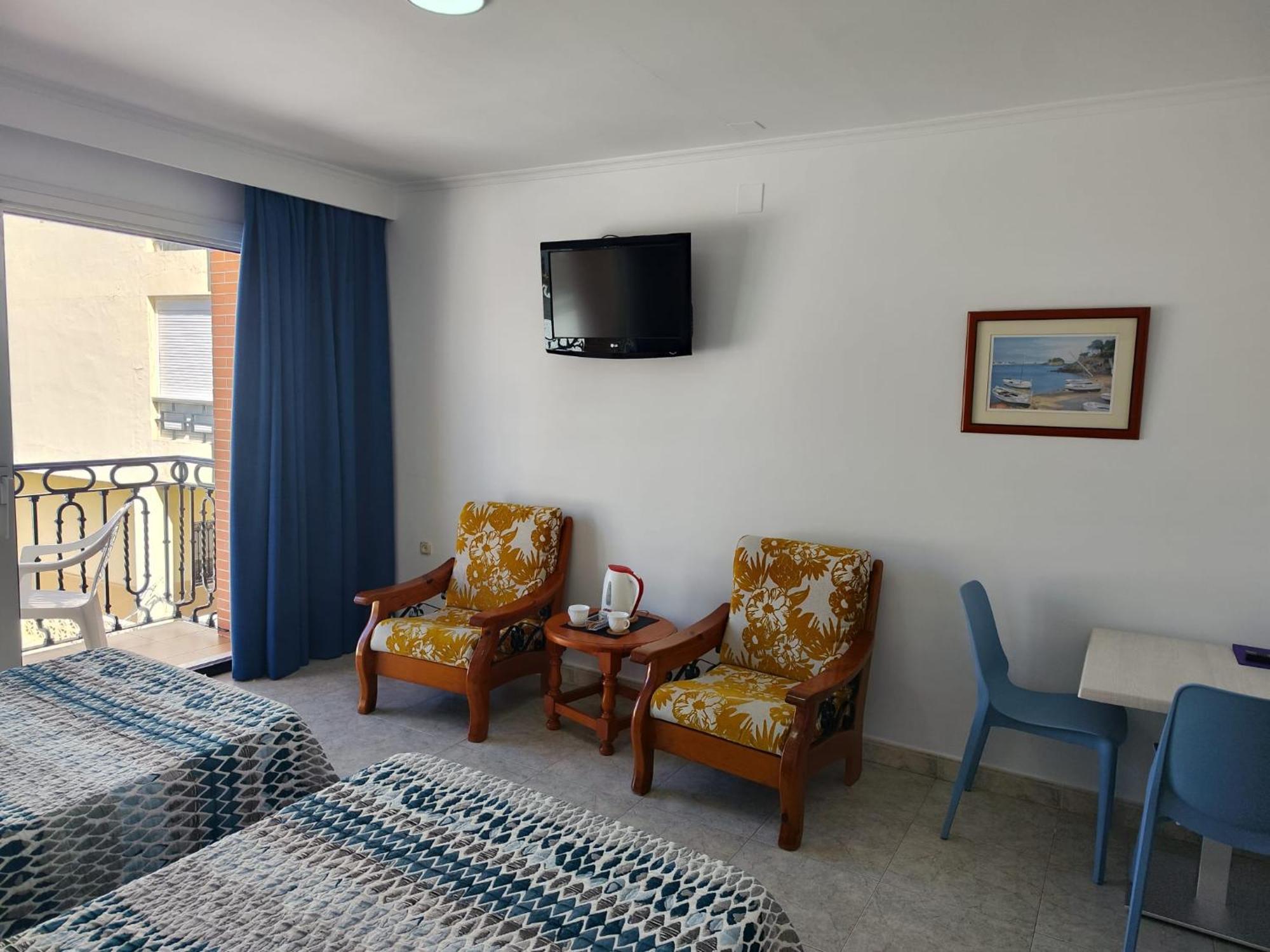טורמולינוס Apartamentos Leonor Carihuela מראה חיצוני תמונה