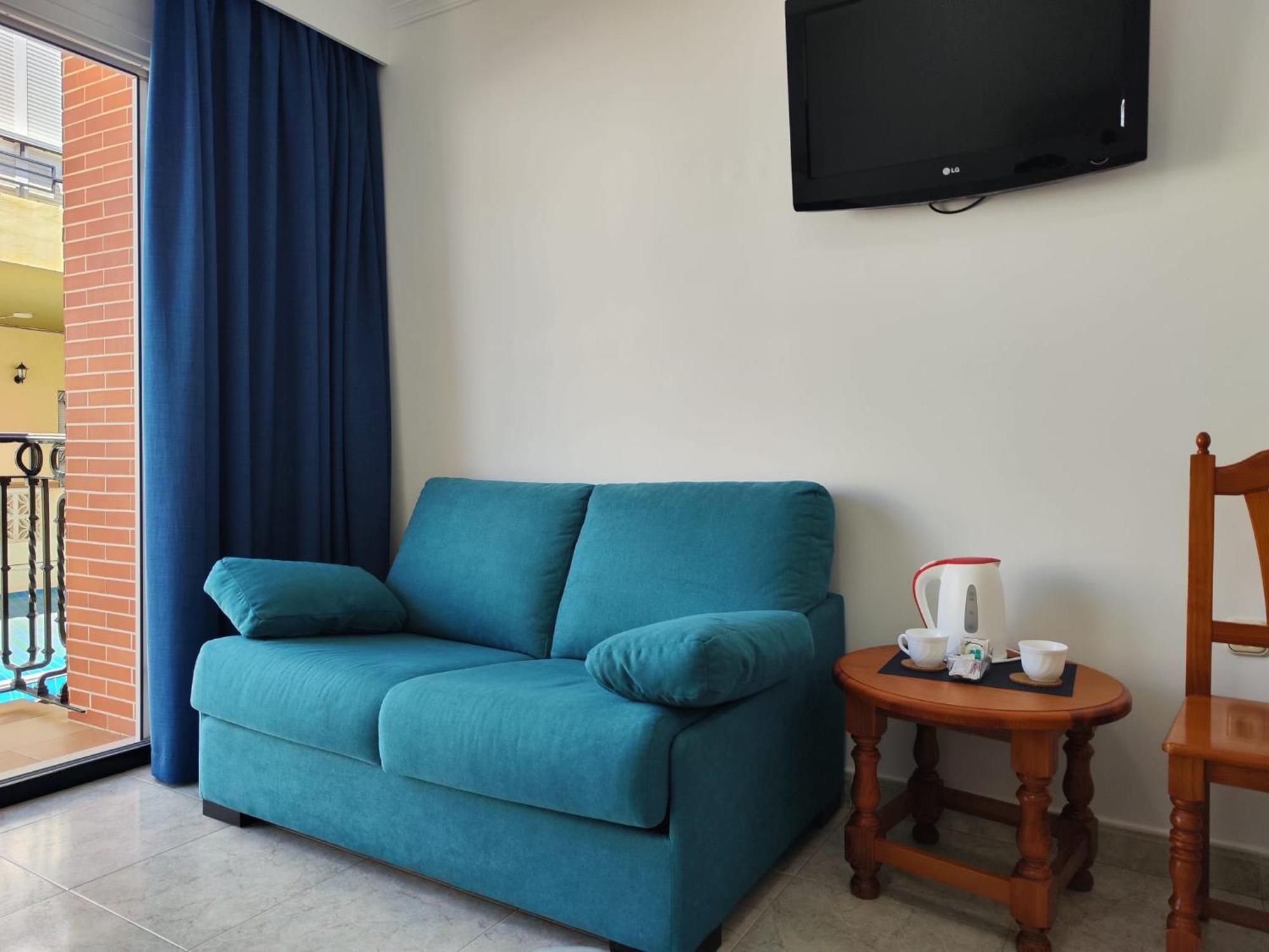 טורמולינוס Apartamentos Leonor Carihuela מראה חיצוני תמונה
