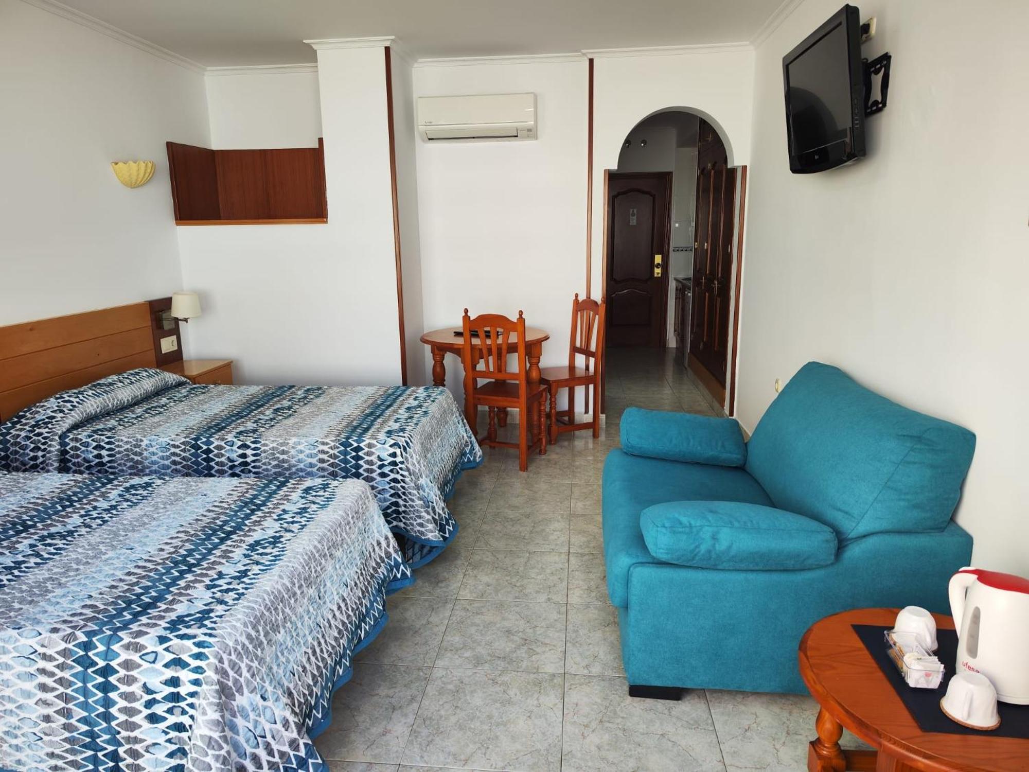 טורמולינוס Apartamentos Leonor Carihuela מראה חיצוני תמונה
