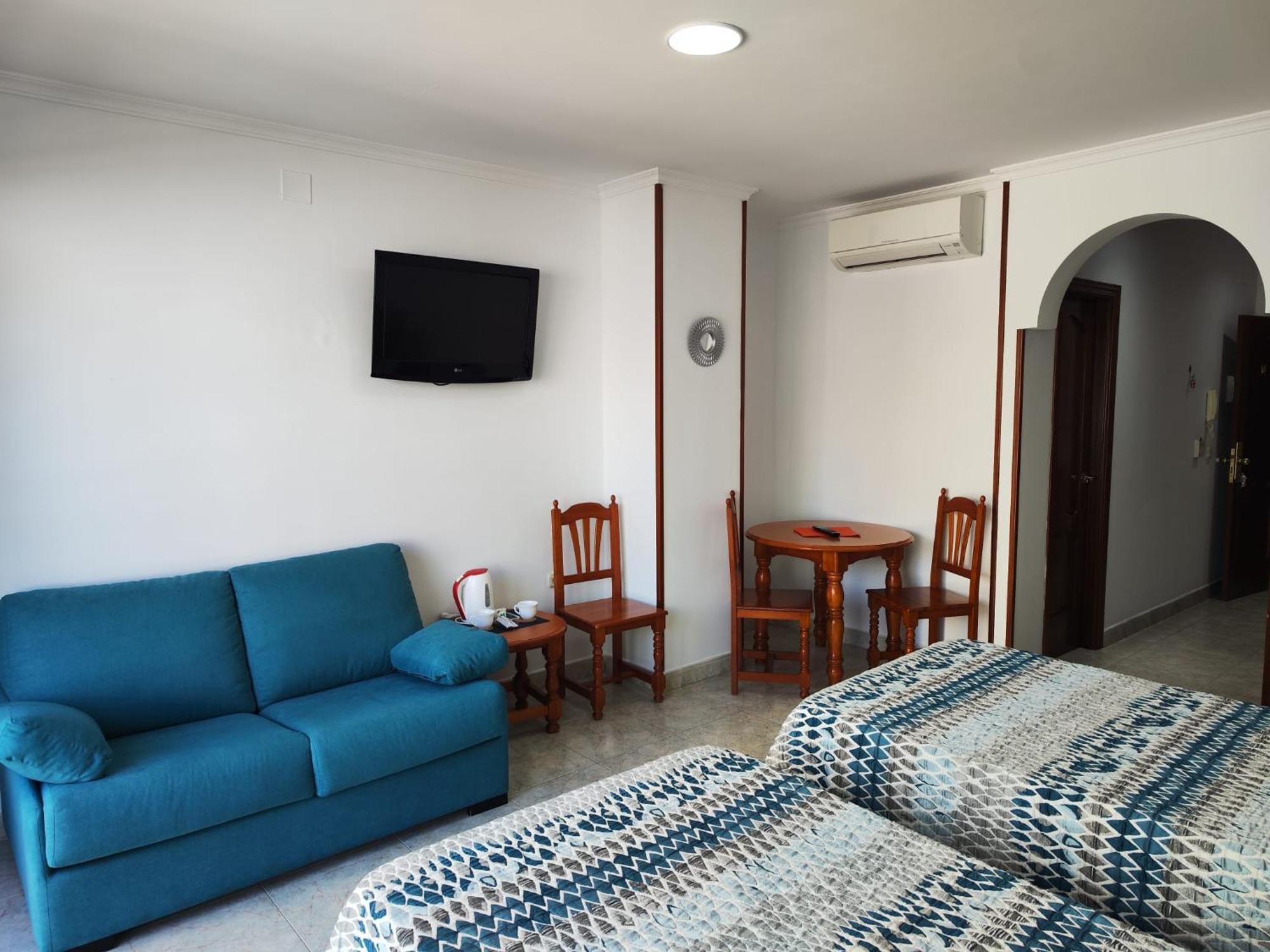 טורמולינוס Apartamentos Leonor Carihuela מראה חיצוני תמונה