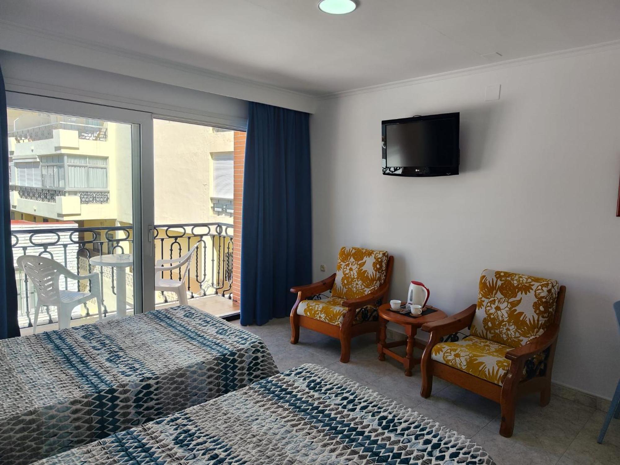 טורמולינוס Apartamentos Leonor Carihuela מראה חיצוני תמונה