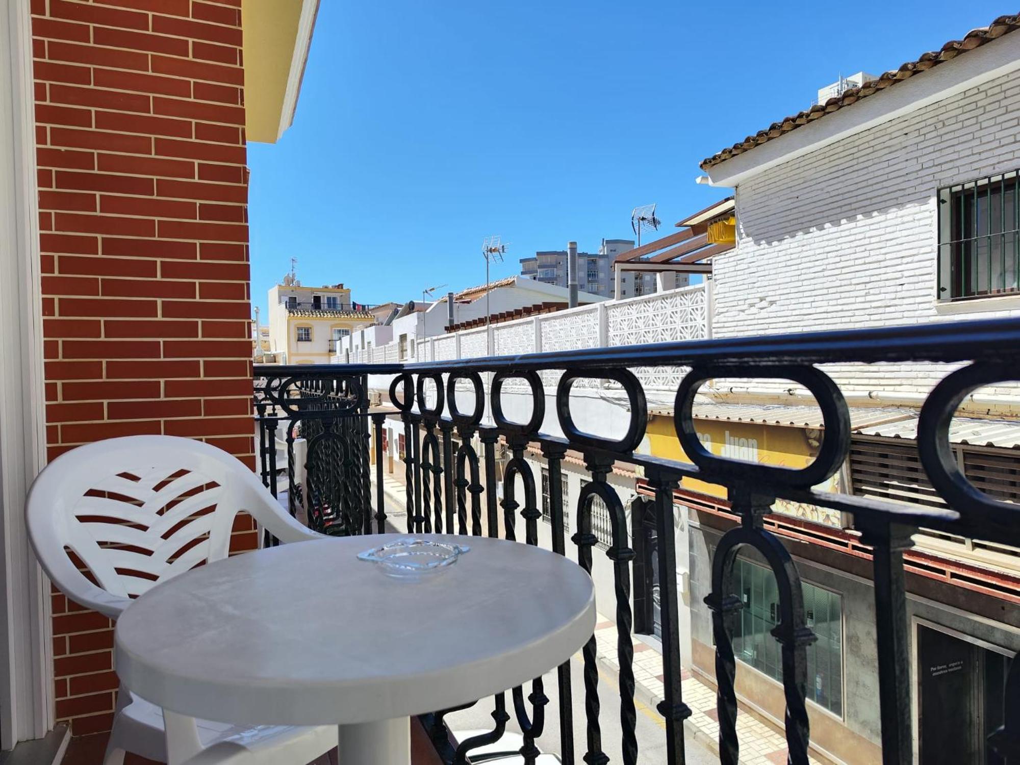 טורמולינוס Apartamentos Leonor Carihuela מראה חיצוני תמונה