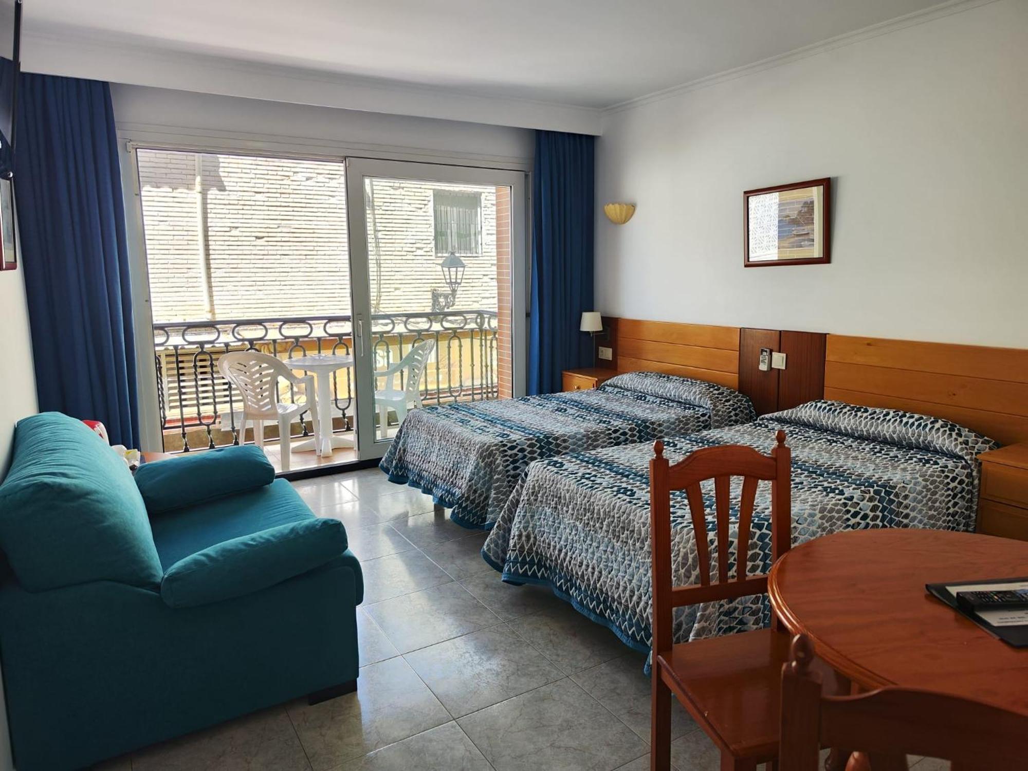 טורמולינוס Apartamentos Leonor Carihuela מראה חיצוני תמונה