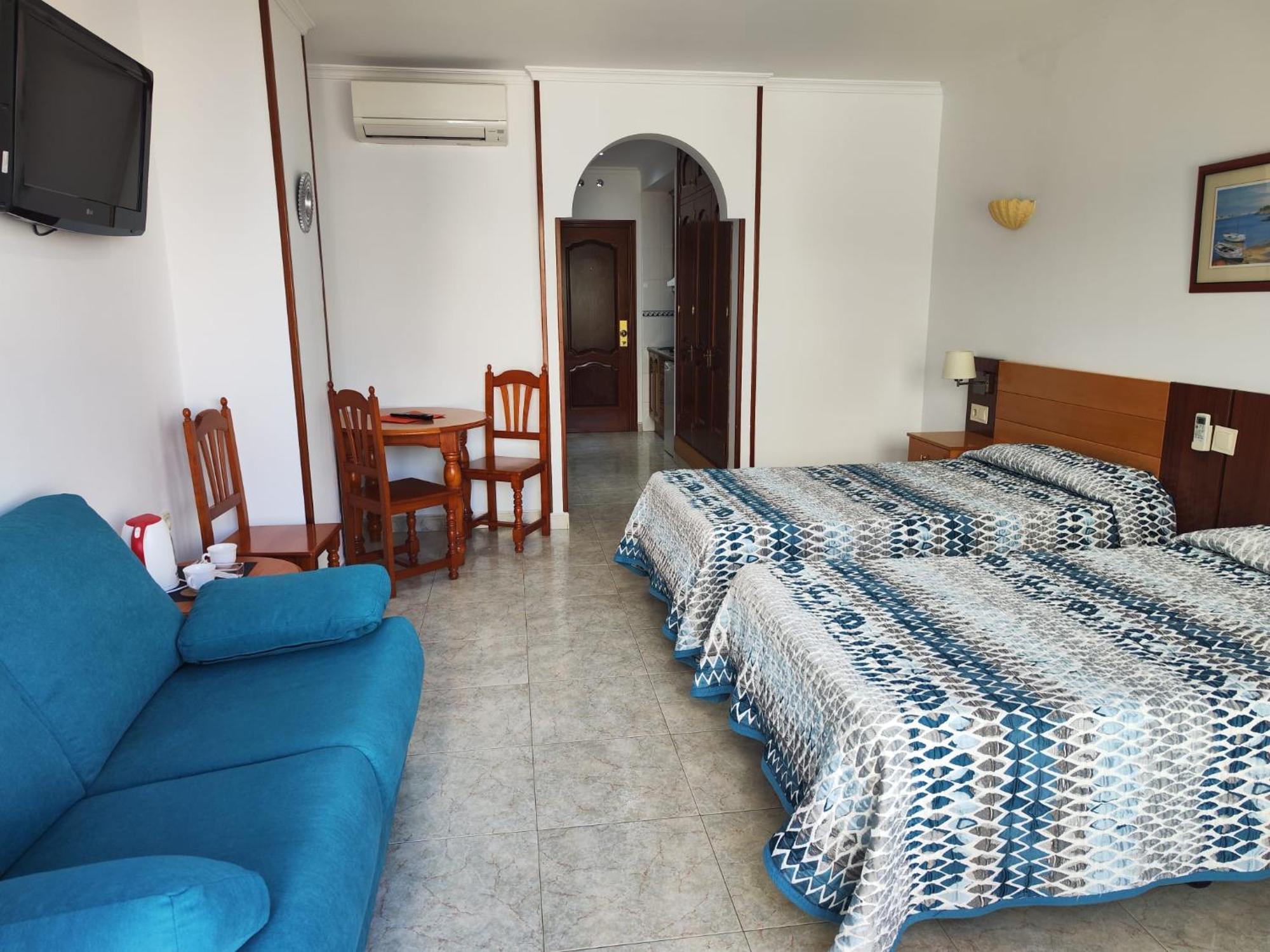 טורמולינוס Apartamentos Leonor Carihuela מראה חיצוני תמונה