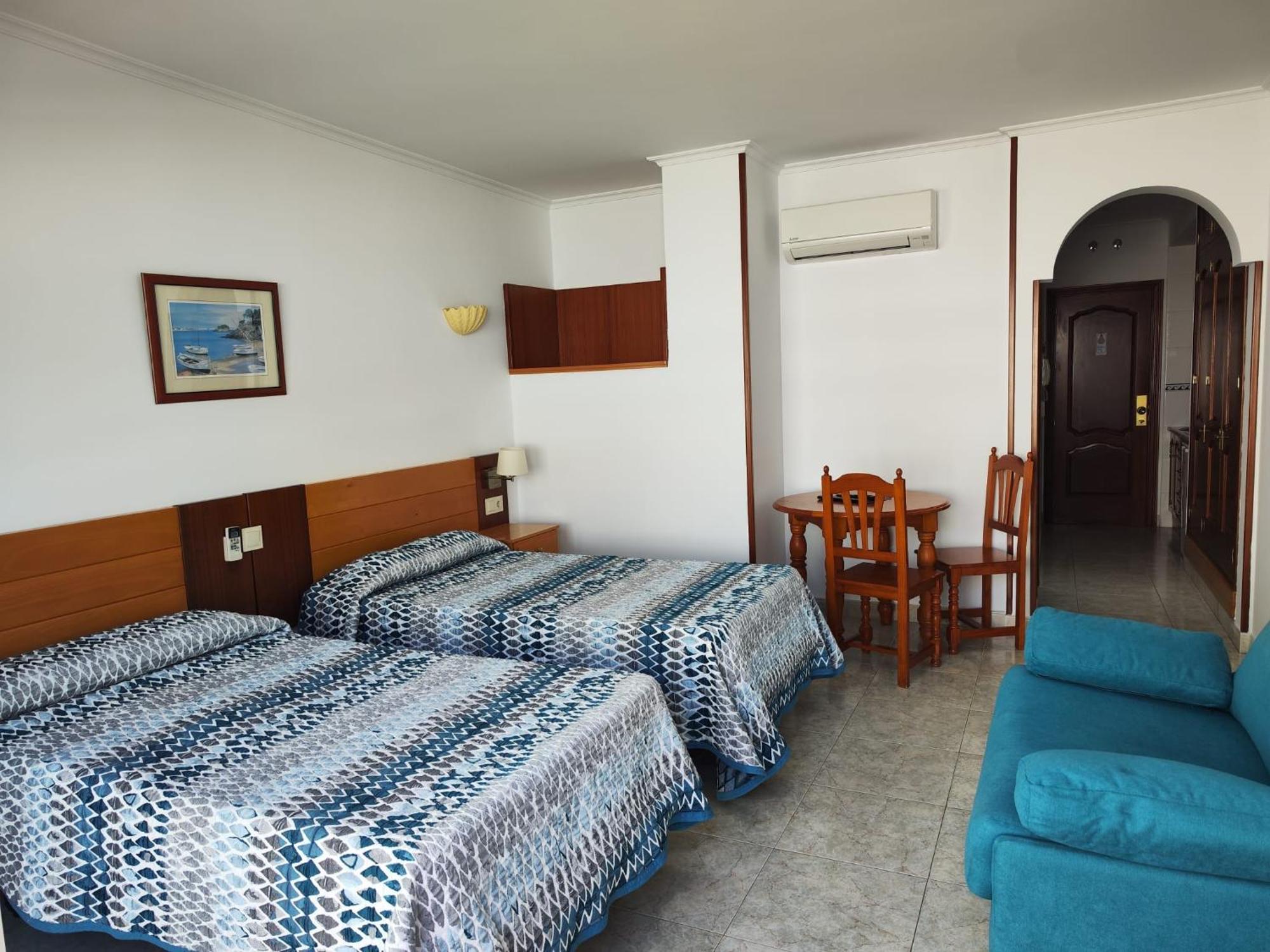 טורמולינוס Apartamentos Leonor Carihuela מראה חיצוני תמונה