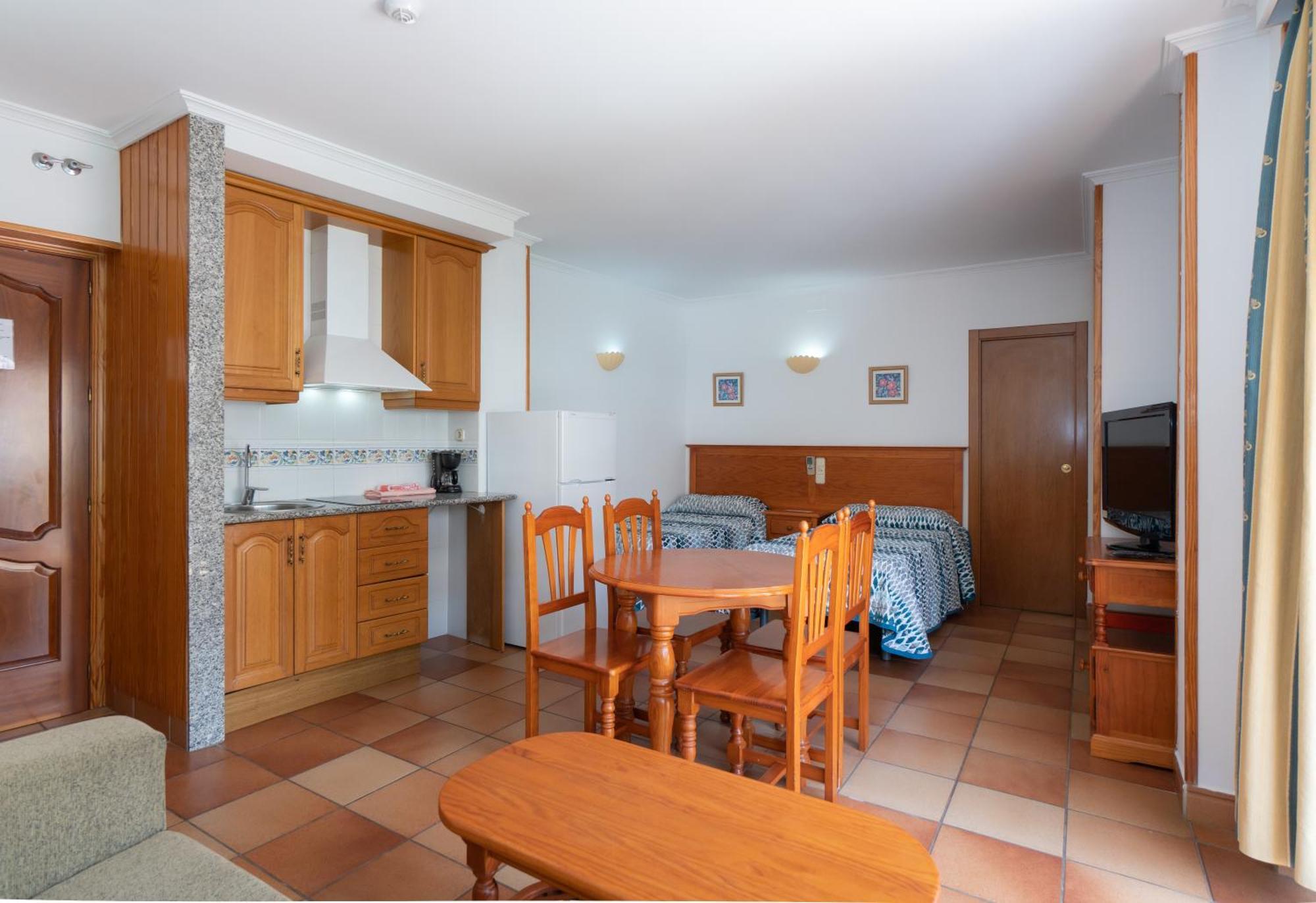 טורמולינוס Apartamentos Leonor Carihuela חדר תמונה
