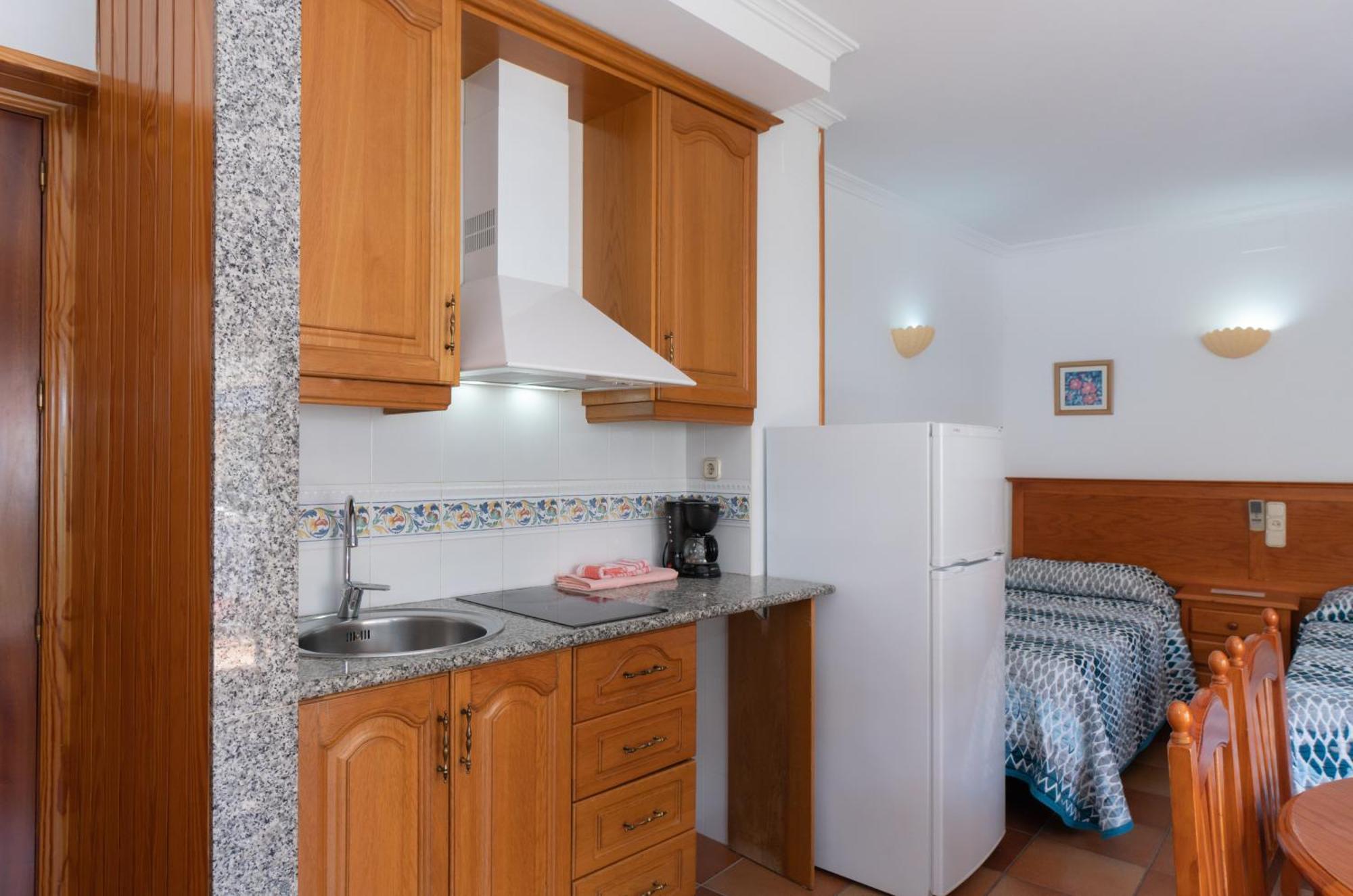 טורמולינוס Apartamentos Leonor Carihuela חדר תמונה